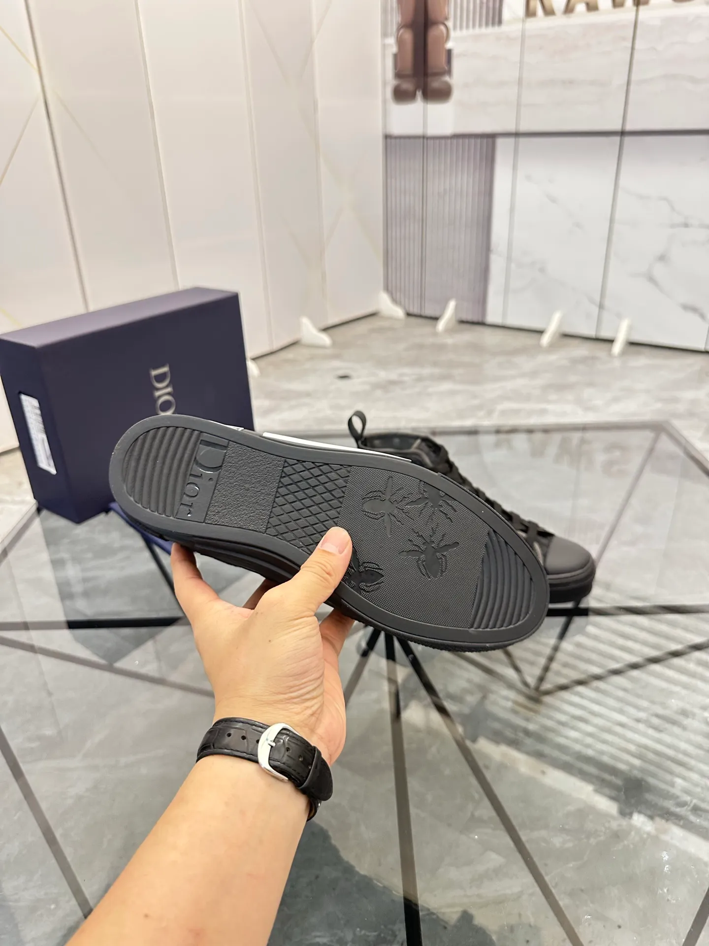 Selling men's shoes 💰: 💰P460¥ Product trademark: Dio* "Dior*" high-top casual shoes Regular size: 36-45 (can be customized to 46) Couple style B23 Product materials: Upper imported original fabric, breathable lining, original outsole. No.: 007